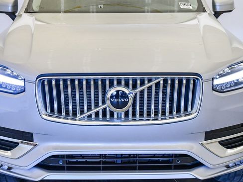 Certified 2025 Volvo XC90 B5 Core image 8