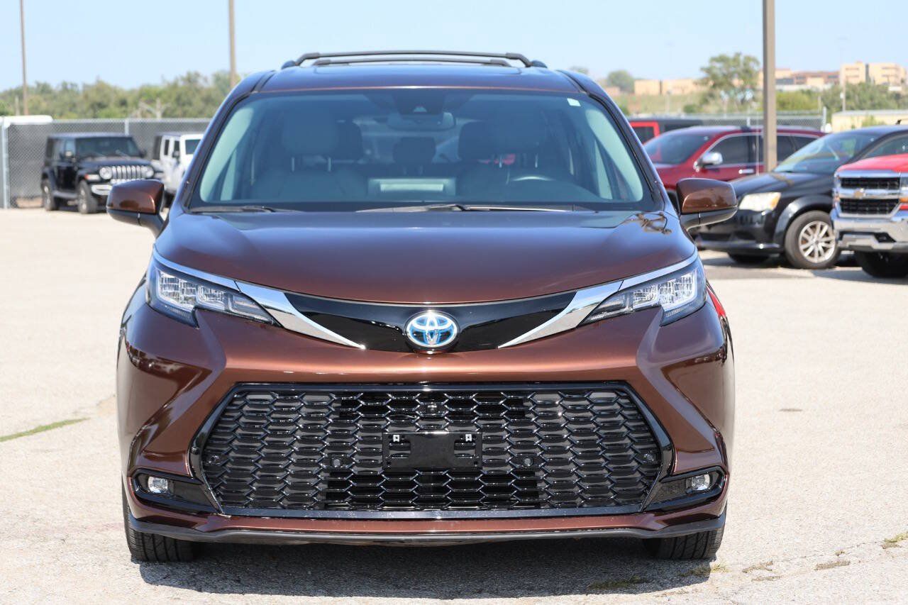Used 2021 Toyota Sienna XLE FWD image 5