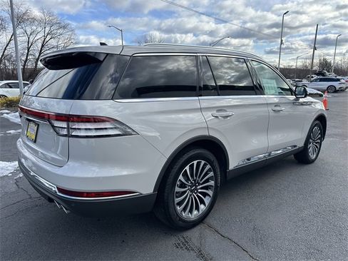 Certified 2023 Lincoln Aviator Standard w/ Premium Package image 5