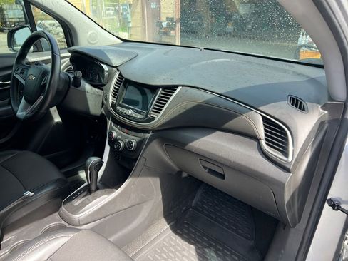 Used 2018 Chevrolet Trax LT w/ LT Convenience Package AWD/4WD image 16
