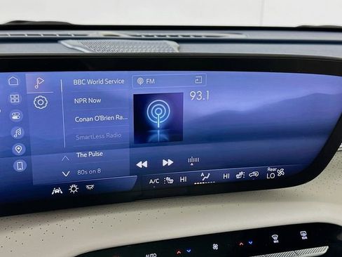 Certified 2025 Buick Enclave Avenir image 15