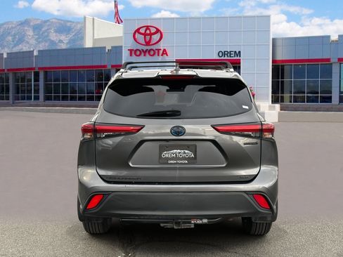 Used 2021 Toyota Highlander XLE image 5