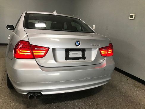 Used 2010 BMW 328i xDrive Sedan image 4