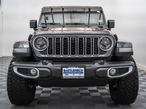 Used 2024 Jeep Wrangler Unlimited Sahara w/ Technology Group AWD/4WD image 2