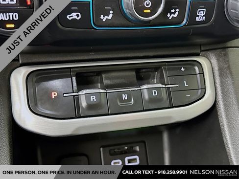 Used 2023 GMC Acadia SLT AWD/4WD image 17