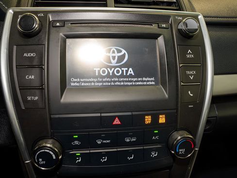 Used 2016 Toyota Camry SE image 11