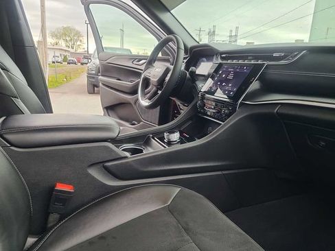Used 2024 Jeep Grand Cherokee L Laredo AWD/4WD image 18
