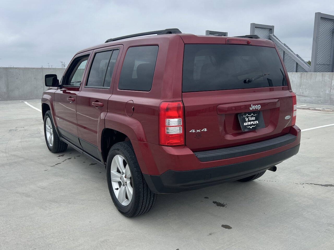Used 2016 Jeep Patriot Latitude AWD/4WD image 8