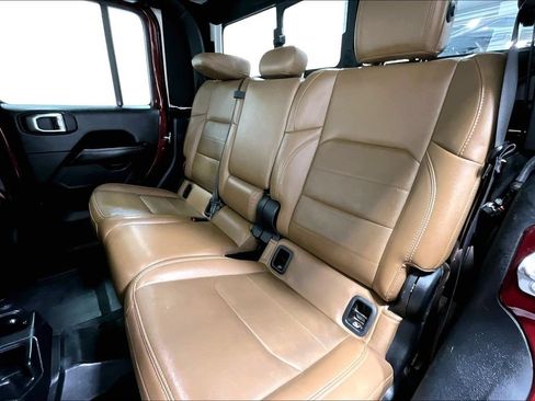 Used 2021 Jeep Gladiator Overland AWD/4WD image 32