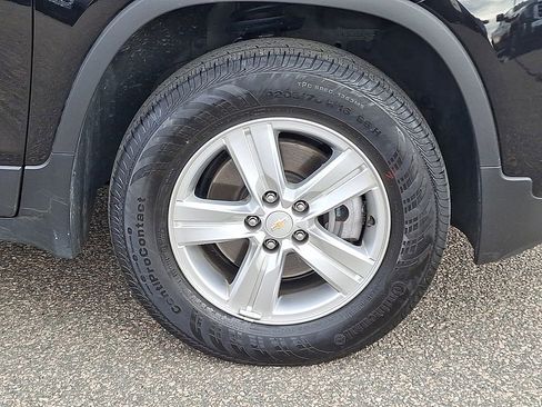 Used 2022 Chevrolet Trax LS w/ Tint and Cruise Package image 12