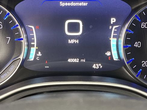 Used 2023 Chrysler Pacifica Touring image 16