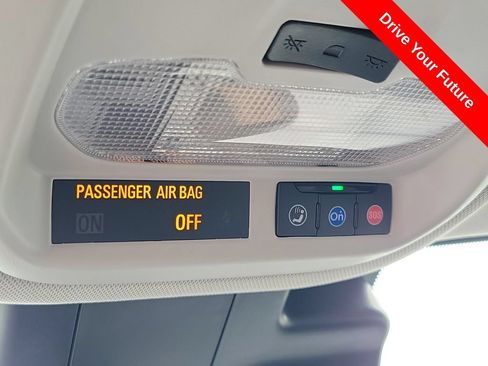 Used 2025 Chevrolet Trax LT FWD image 17