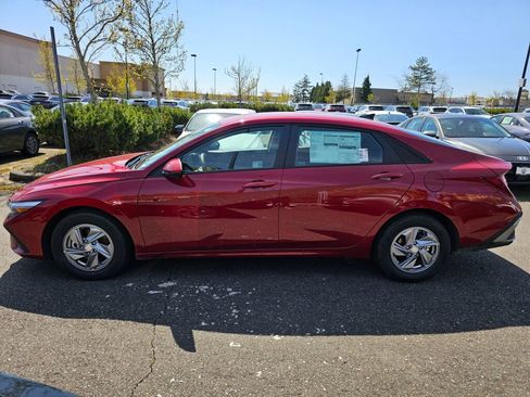 Used 2025 Hyundai Elantra SE image 6