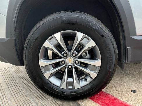 Used 2025 Chevrolet Equinox LT image 9