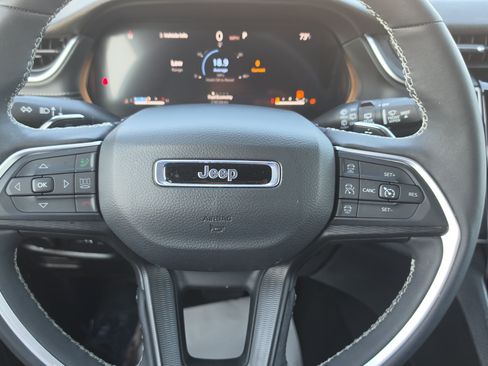 Used 2025 Jeep Grand Cherokee Laredo X w/ Luxury Tech Group I RWD image 10