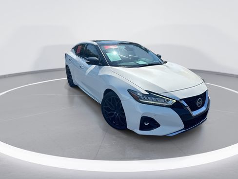 Used 2021 Nissan Maxima Platinum w/ Sport Mat Group FWD image 2