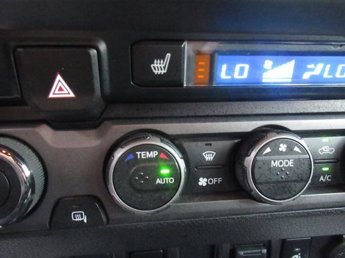 Used 2021 Toyota Tacoma TRD Sport w/ TRD Premium Sport Package AWD/4WD image 22