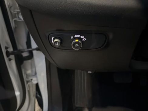 Used 2018 Chevrolet Equinox LT image 23