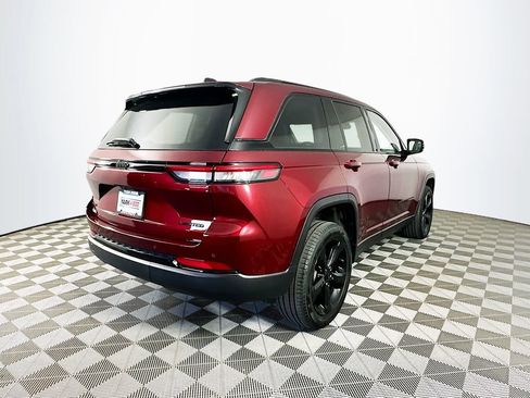 Certified 2023 Jeep Grand Cherokee Limited w/ Black Appearance Package AWD/4WD image 12