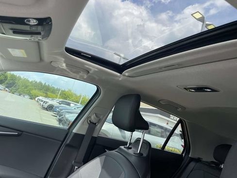 New 2026 Kia Niro EX w/ EX Premium Package FWD image 19