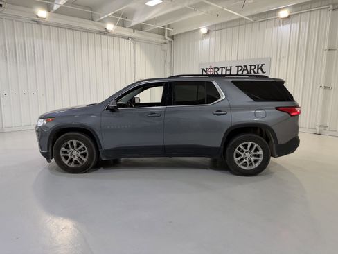 Used 2019 Chevrolet Traverse LT FWD image 2