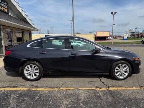 Used 2023 Chevrolet Malibu LT FWD image 2