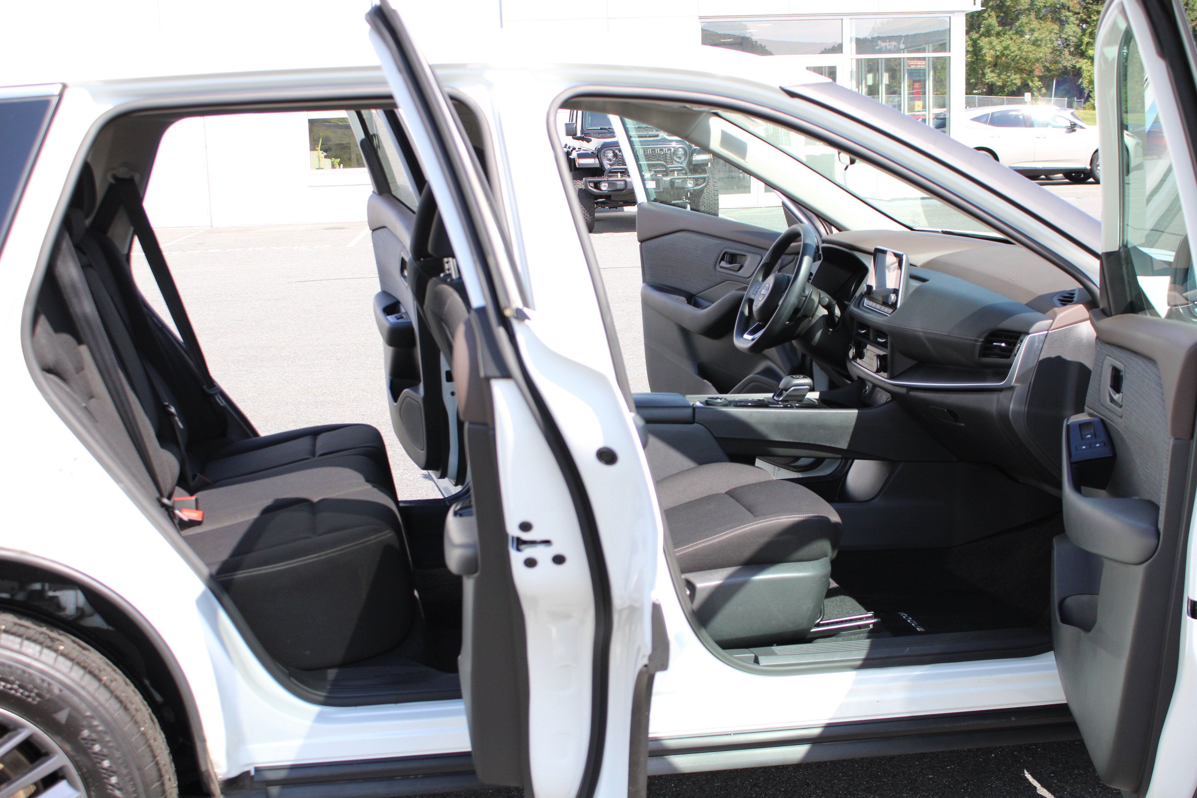 Used 2023 Nissan Rogue S AWD/4WD image 16