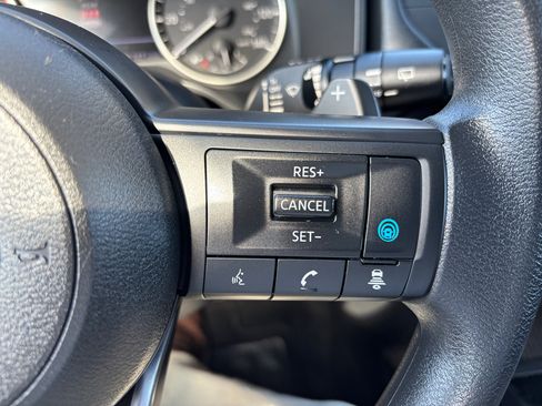 Used 2024 Nissan Rogue SV image 18