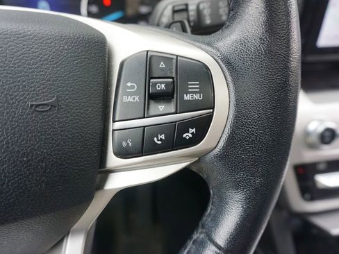 Used 2021 Ford Explorer XLT w/ Equipment Group 202A AWD/4WD image 9