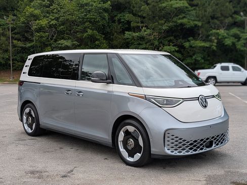 Used 2025 Volkswagen ID. Buzz Pro S Plus RWD image 11