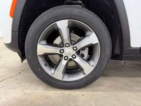 New 2026 Jeep Grand Cherokee Limited image 28