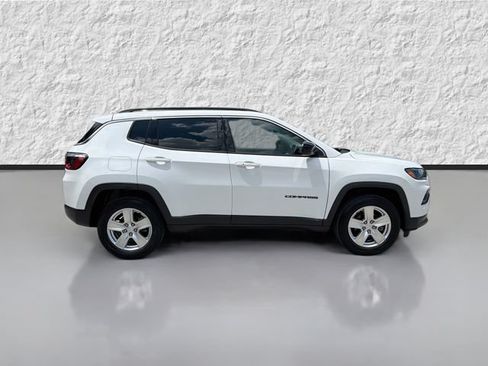 Used 2022 Jeep Compass Latitude AWD/4WD image 2