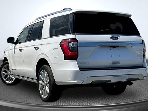 Used 2018 Ford Expedition Platinum AWD/4WD image 3