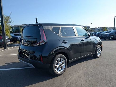 Used 2025 Kia Soul LX w/ LX Technology Package FWD image 3