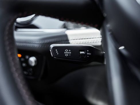 Used 2021 Bentley Bentayga AWD/4WD image 57