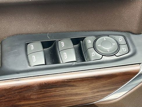 Used 2019 GMC Sierra 1500 SLT w/ X31 Off-Road Package AWD/4WD image 18