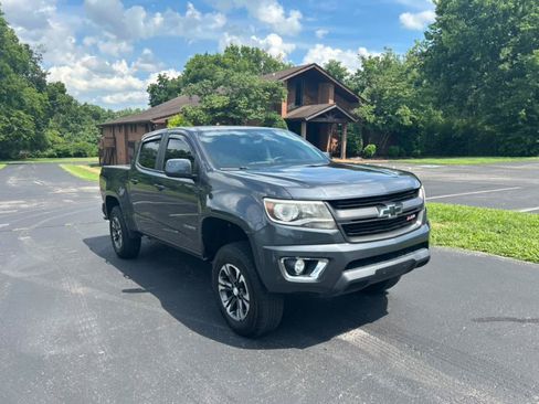 Used 2017 Chevrolet Colorado Z71 AWD/4WD image 2