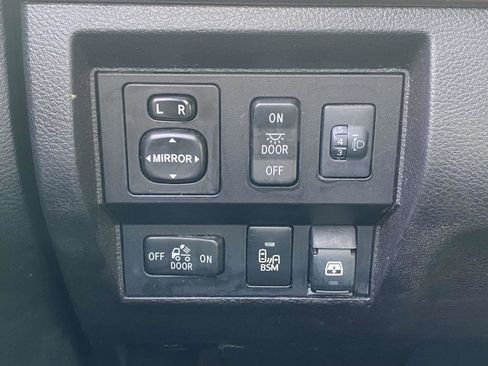 Used 2015 Toyota Tundra Limited w/ Limited Premium Package image 19