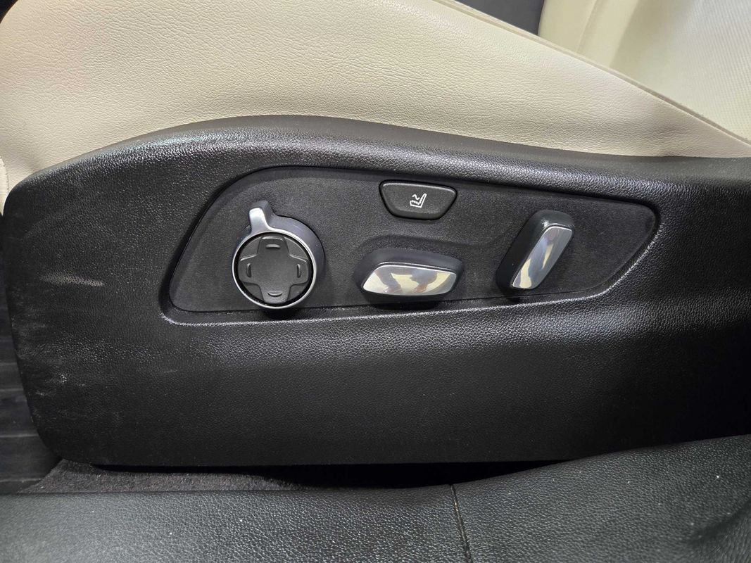Used 2019 Cadillac XT4 Sport AWD/4WD image 9
