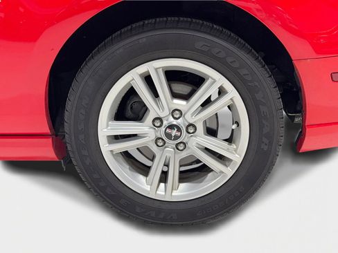 Used 2013 Ford Mustang Coupe image 25