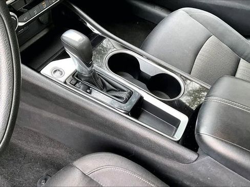 Used 2024 Nissan Altima 2.5 SV image 13