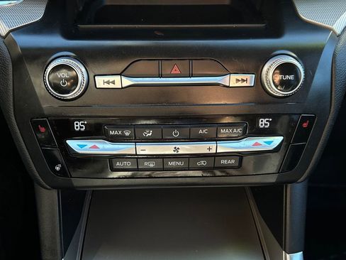 Used 2020 Ford Explorer XLT w/ Equipment Group 202A image 29