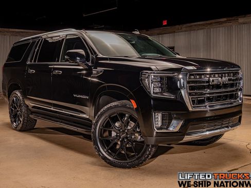Used 2024 GMC Yukon XL SLT w/ SLT Luxury Package image 1