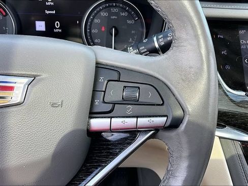 Used 2021 Cadillac XT6 Premium Luxury FWD image 12