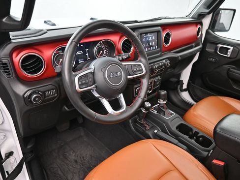 Used 2021 Jeep Wrangler Unlimited Rubicon w/ Cold Weather Group AWD/4WD image 4