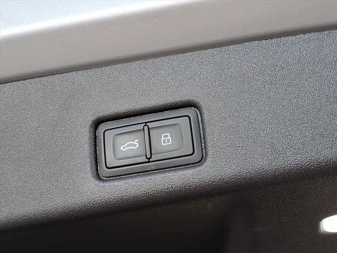 Certified 2025 Audi Q5 Premium w/ Convenience Package image 18
