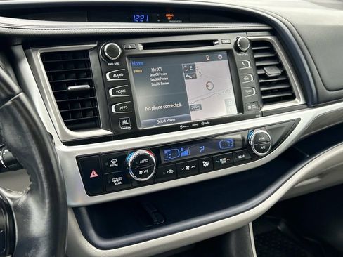 Used 2018 Toyota Highlander Limited image 27