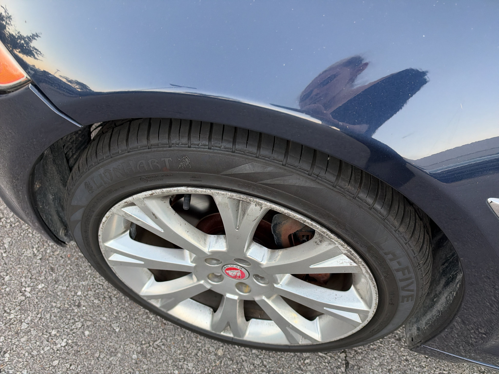Used 2015 Jaguar XJ RWD image 4