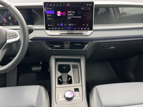 Certified 2025 Volkswagen Tiguan SE AWD/4WD image 13