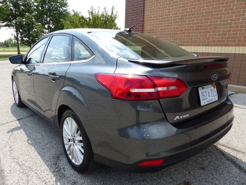 Used 2018 Ford Focus Titanium w/ Titanium Technology Package FWD image 7